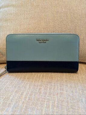 kate spade Two-Tone Zip Wallet in Mint Green and Navy